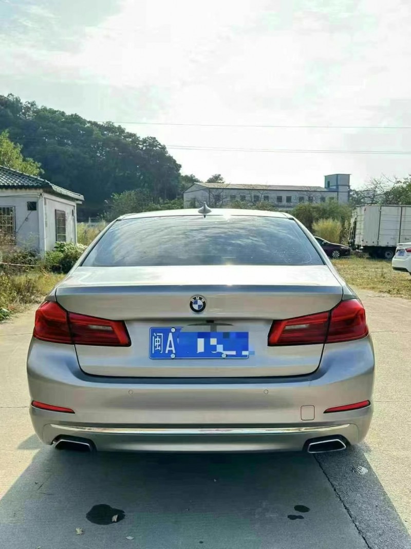 广州17年宝马5系9