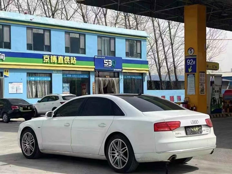 菏澤12年奧迪A8L8