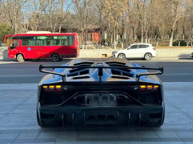 唐山13年蘭博基尼Aventador9
