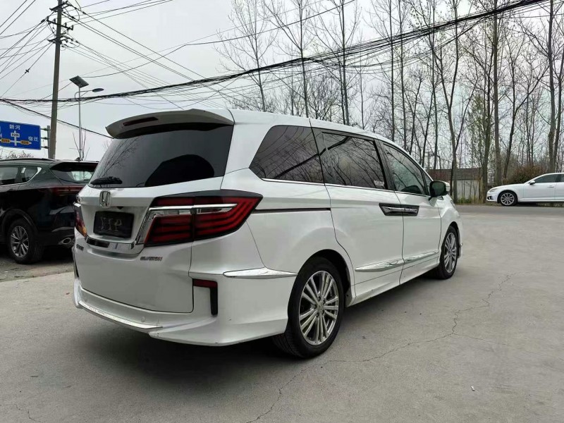 徐州17年本田艾力绅8