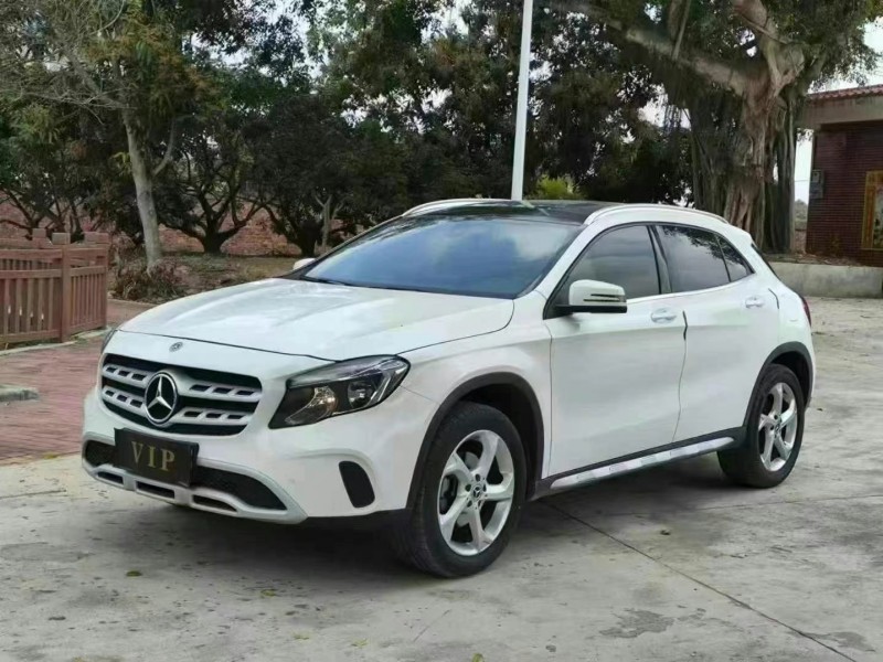 广州19年奔驰GLA3