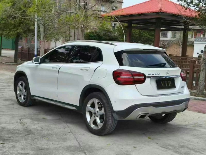 广州19年奔驰GLA7