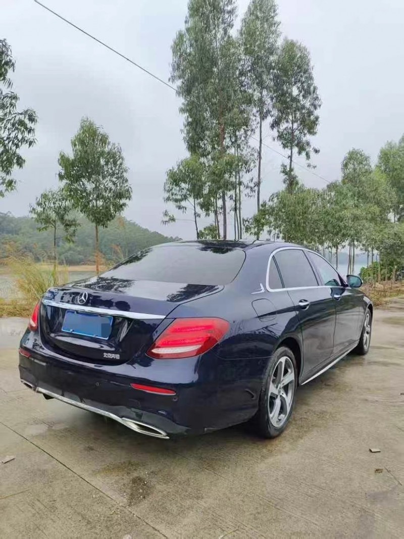 广州18年奔驰E8