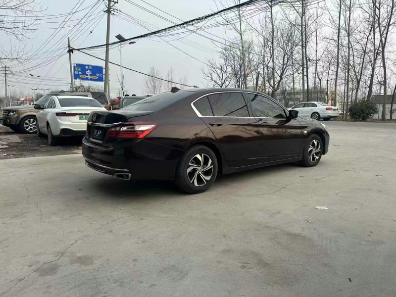 徐州17年本田雅阁8