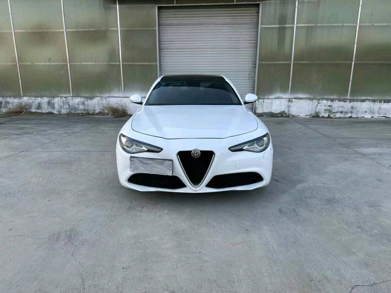 徐州17年阿尔法·罗密欧Giulia1