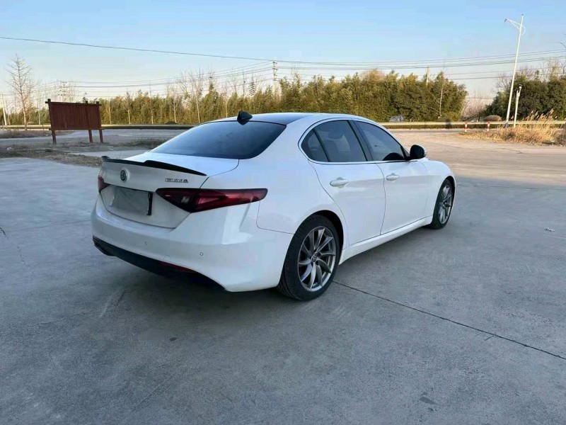徐州17年阿尔法·罗密欧Giulia7