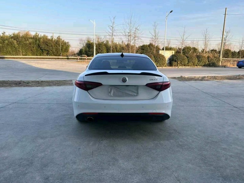 徐州17年阿尔法·罗密欧Giulia9