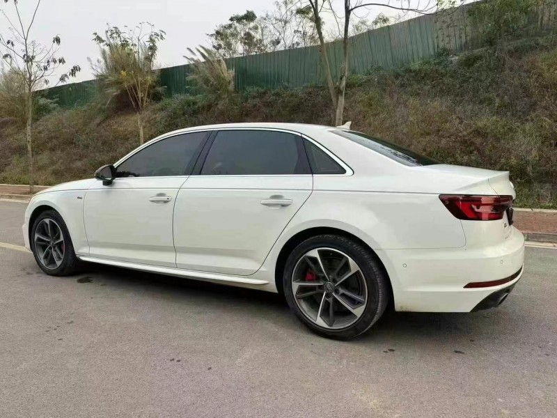南寧18年奧迪A4L7