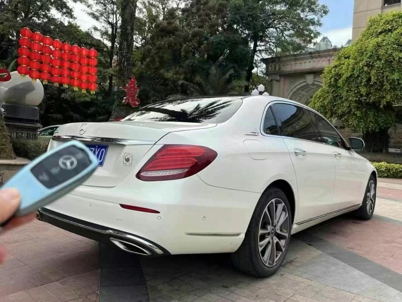广州18年奔驰E8