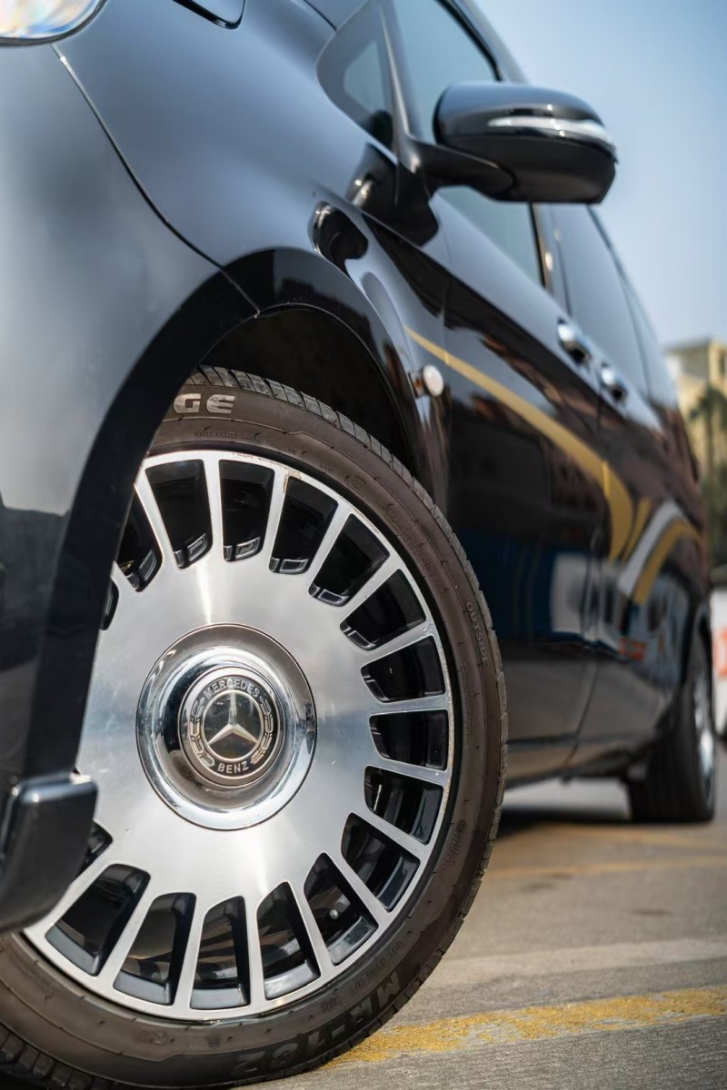 广州18年奔驰威霆4