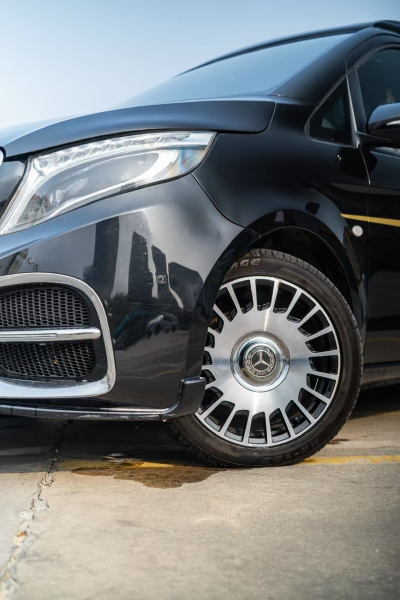 广州18年奔驰威霆7