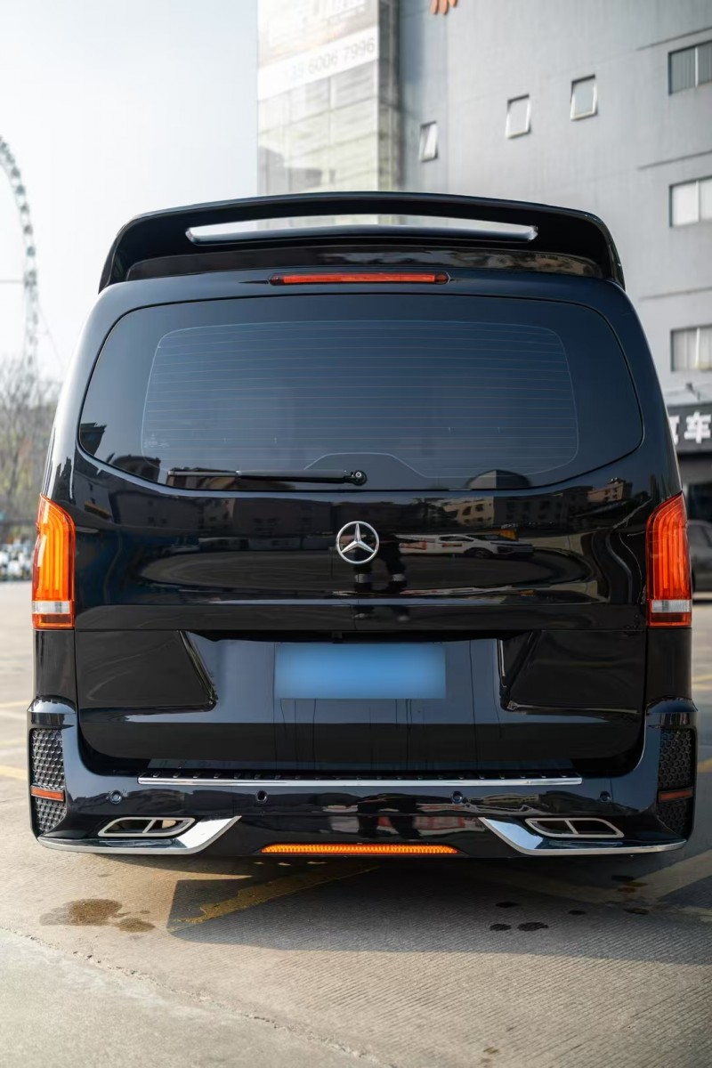 广州18年奔驰威霆8