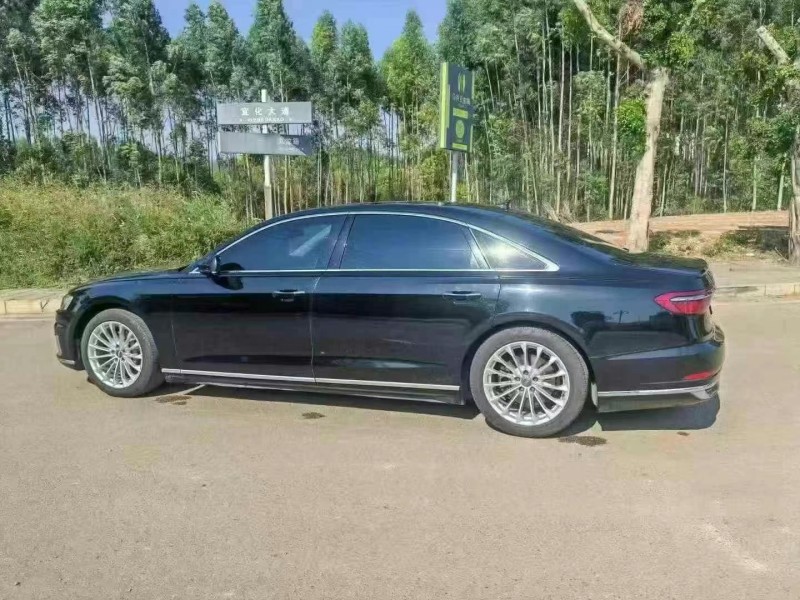 安順19年奧迪A8L8