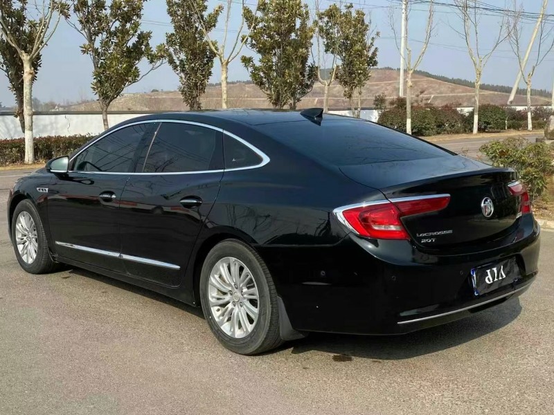 徐州17年别克君越5