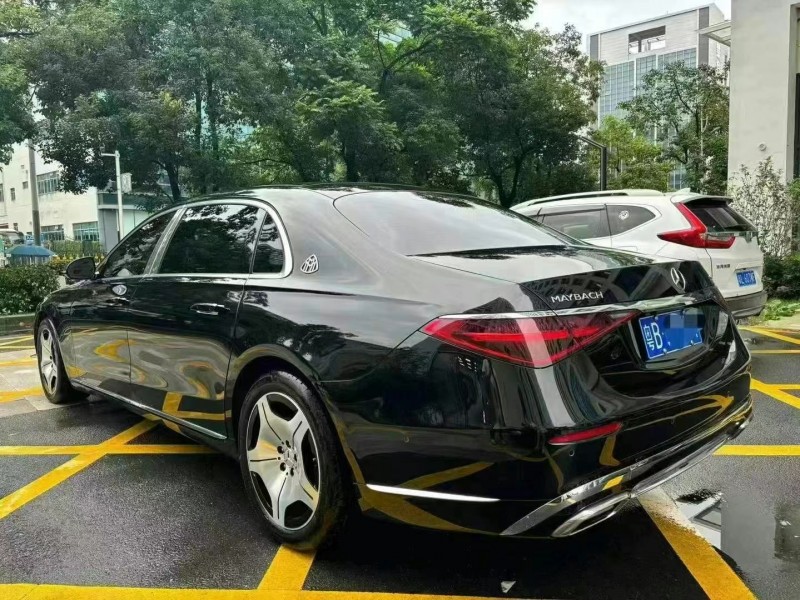 广州22年奔驰迈巴赫S级7