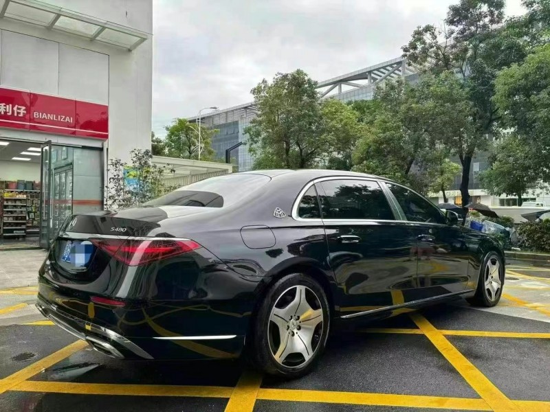 广州22年奔驰迈巴赫S级8