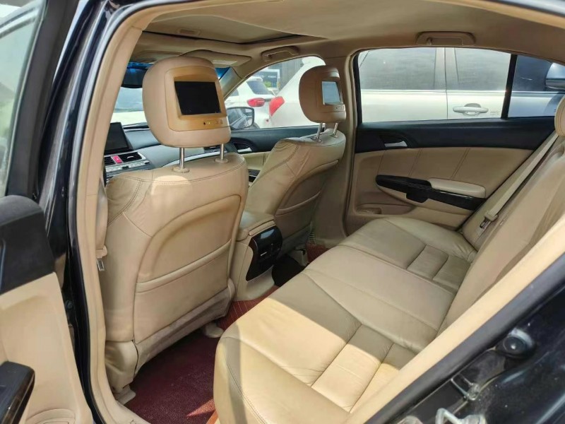 济宁10年本田雅阁4