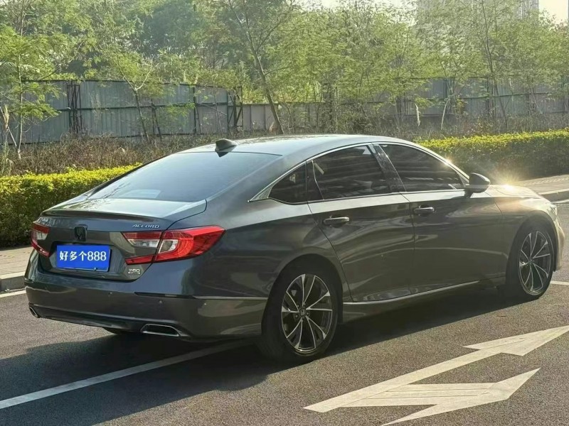 东莞18年本田雅阁7