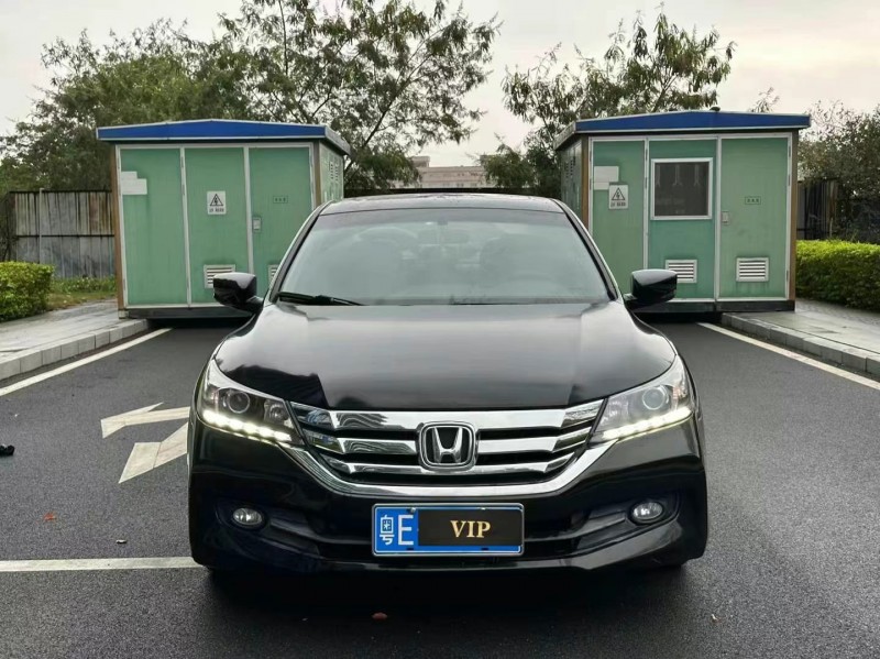 东莞16年本田雅阁1