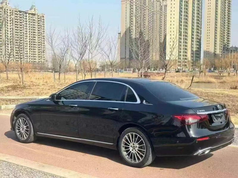 济宁21年奔驰E8