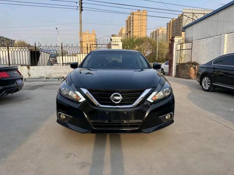 保定18年日产天籁1