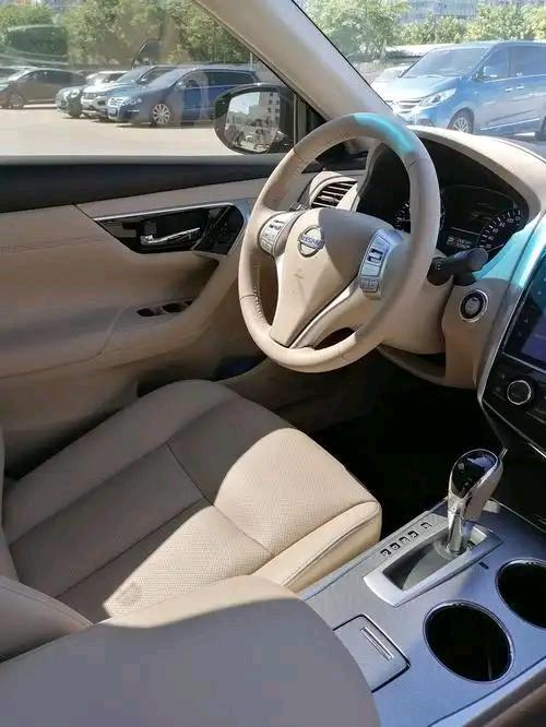 保定18年日产天籁6