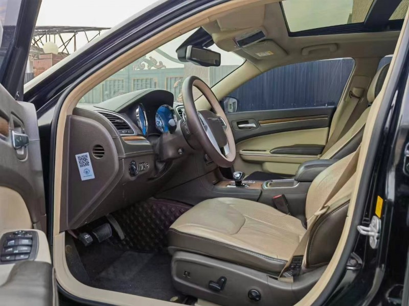晉中17年克萊斯勒300C6
