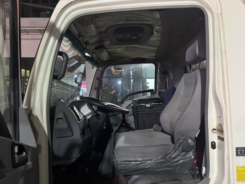 深圳21年卡車系列重汽豪沃3
