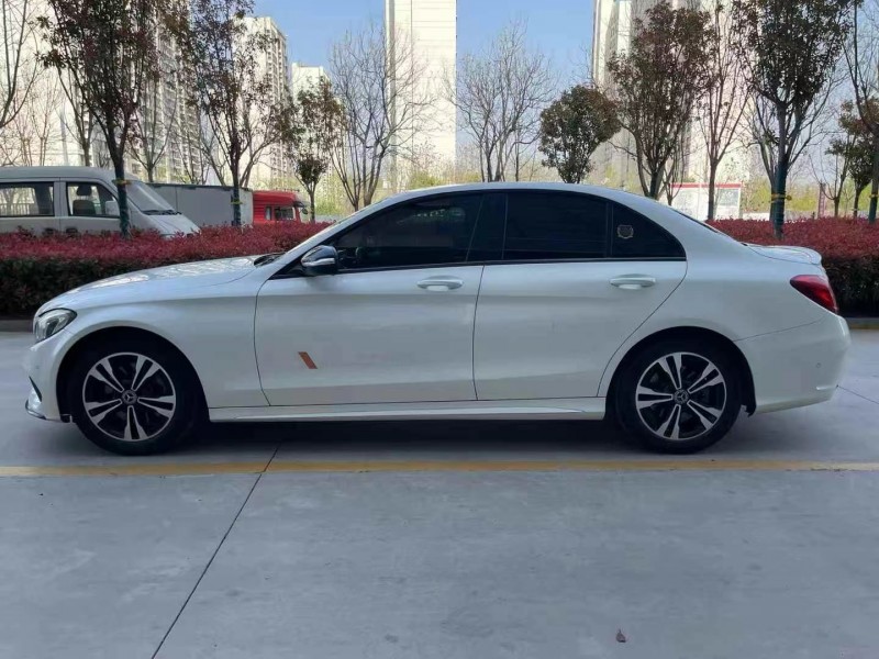 济宁18年奔驰C8