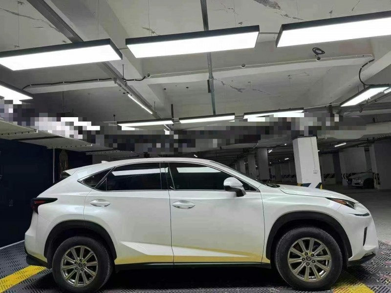 成都20年雷克薩斯NX7