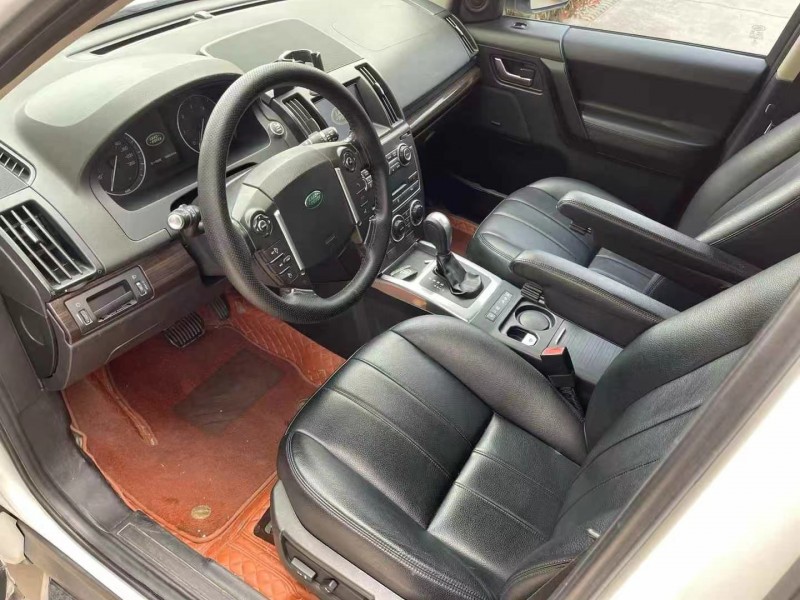 济宁14年路虎神行者4