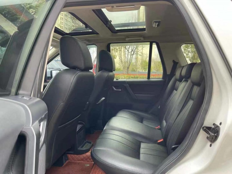 济宁14年路虎神行者5