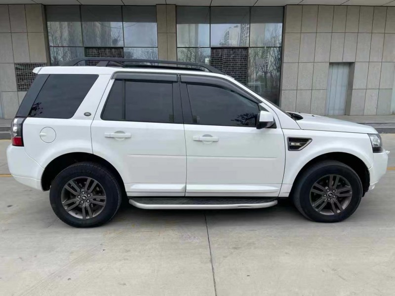 济宁14年路虎神行者8