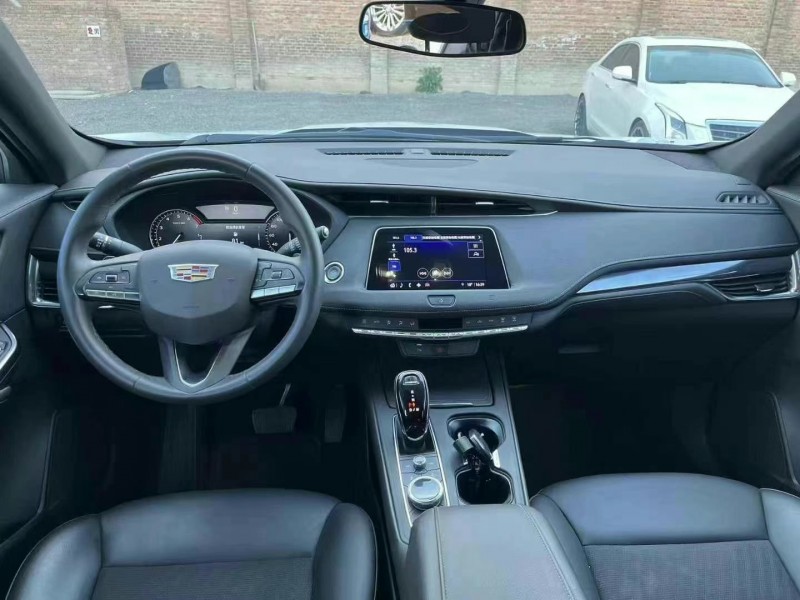 保定21年凱迪拉克XT44