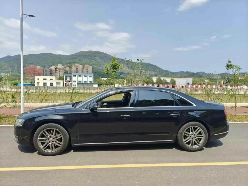 广州16年奥迪A8L8