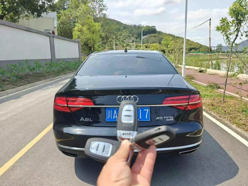广州16年奥迪A8L9