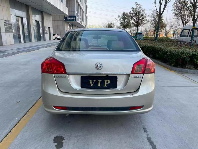 济宁14年别克凯越9