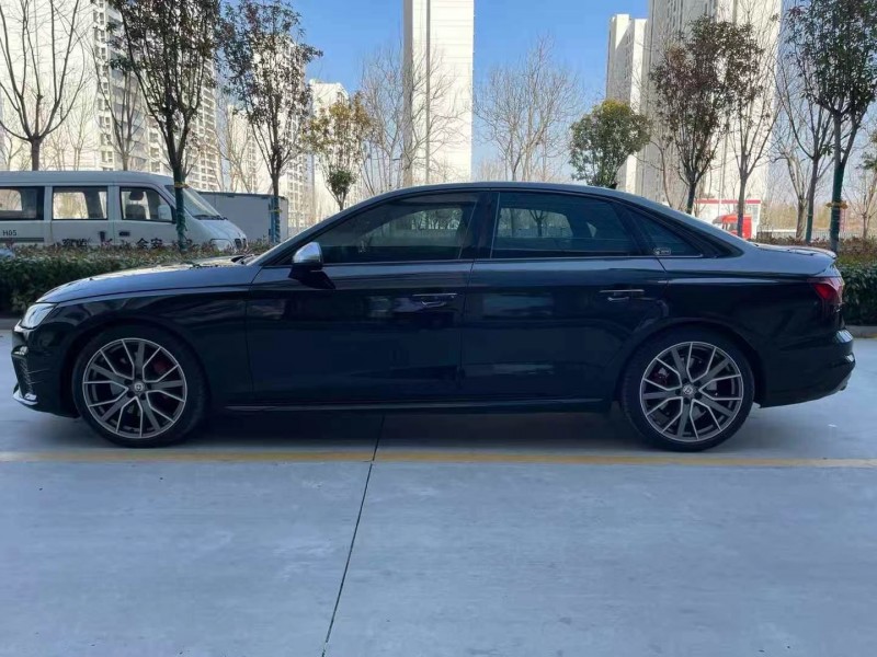 济宁22年奥迪S48