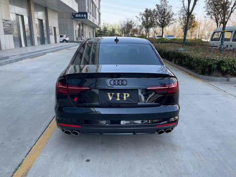 济宁22年奥迪S49