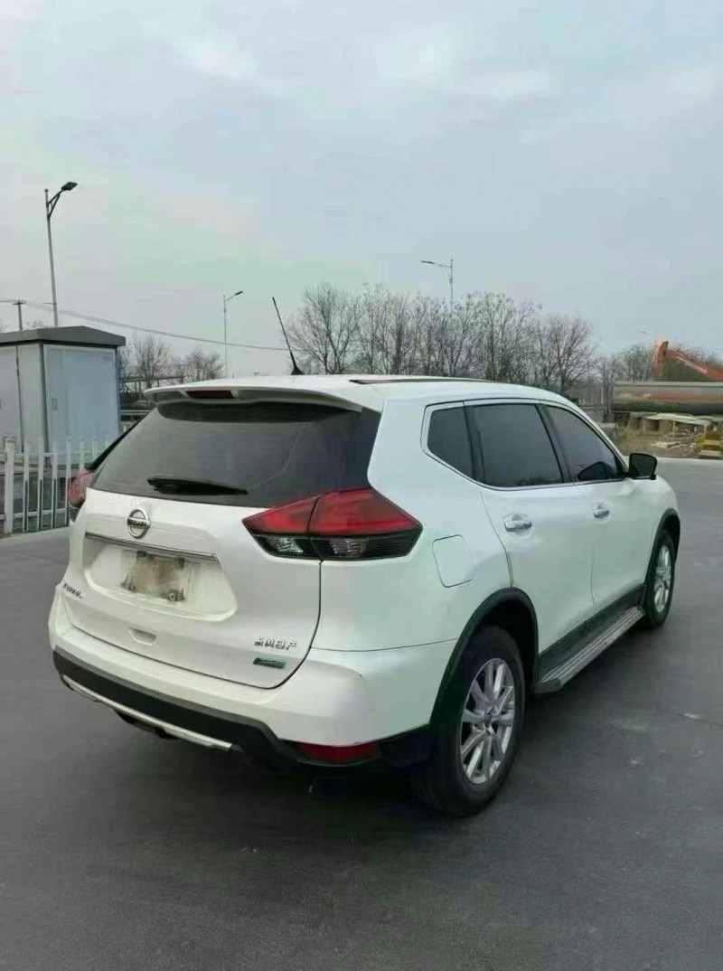 濱州18年日產奇駿8