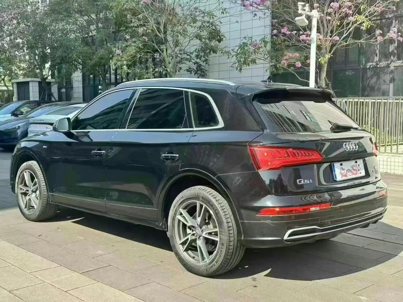 佛山20年奧迪Q58