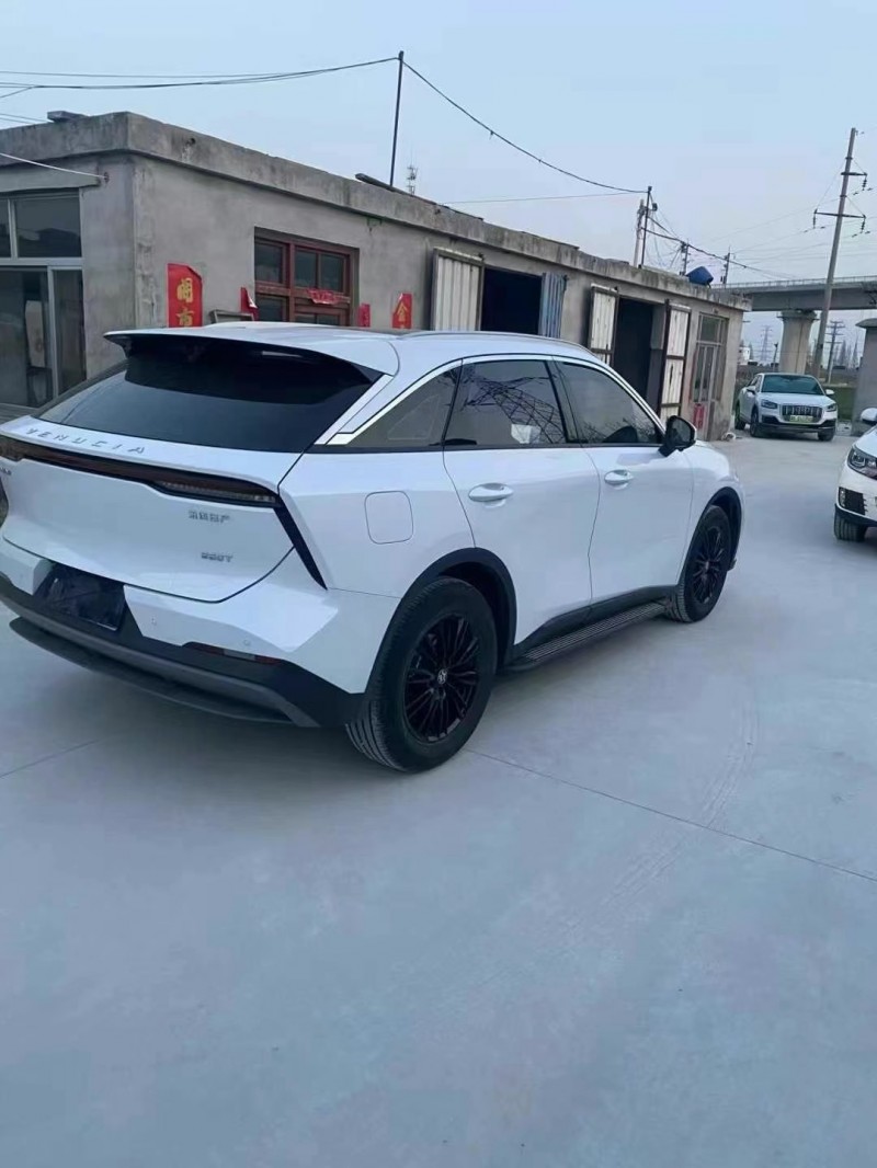济宁23年启辰大V6
