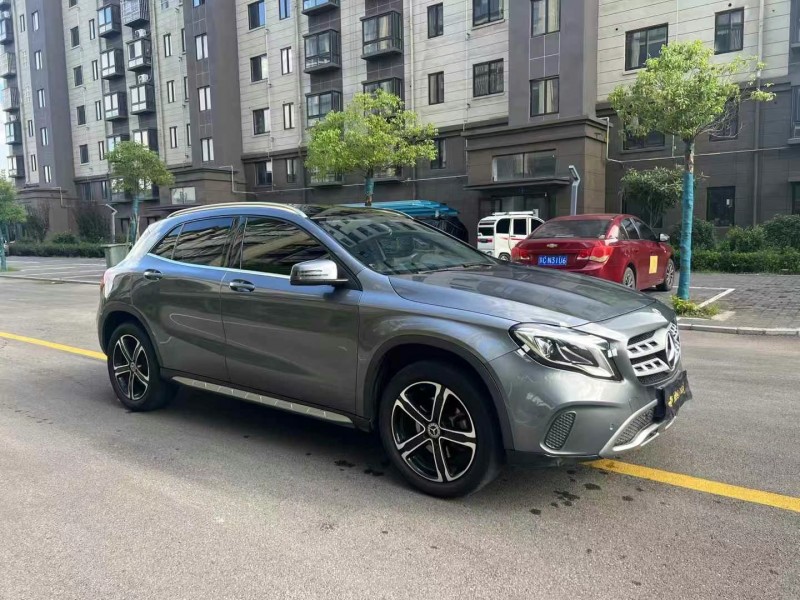 徐州18年奔驰GLA3