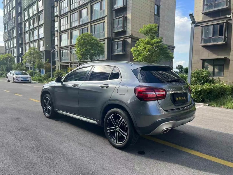 徐州18年奔驰GLA7