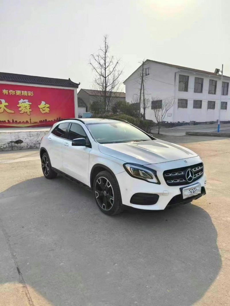 徐州19年奔驰GLA3