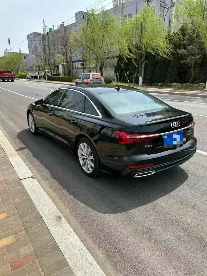 济宁21年奥迪A6L7