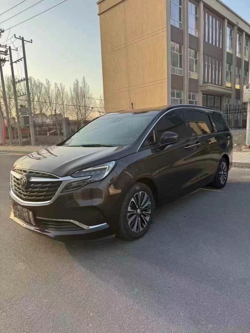 济宁21年别克GL82