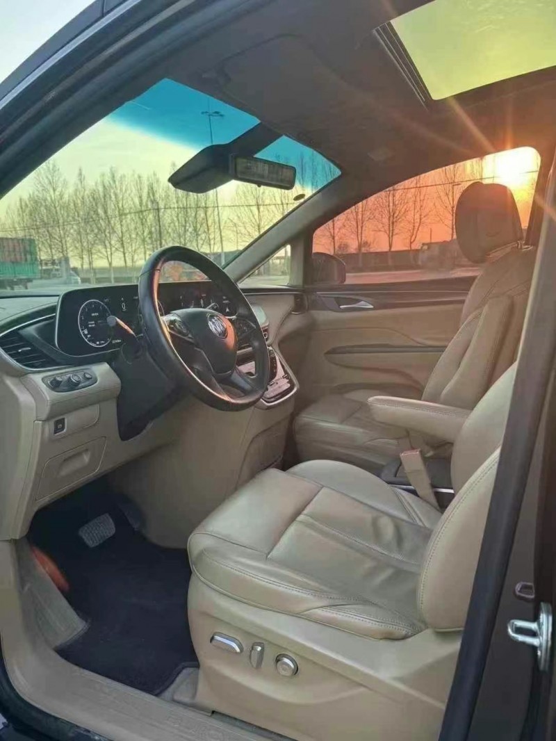 济宁21年别克GL85