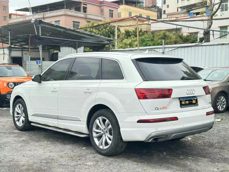 广州16年奥迪Q78