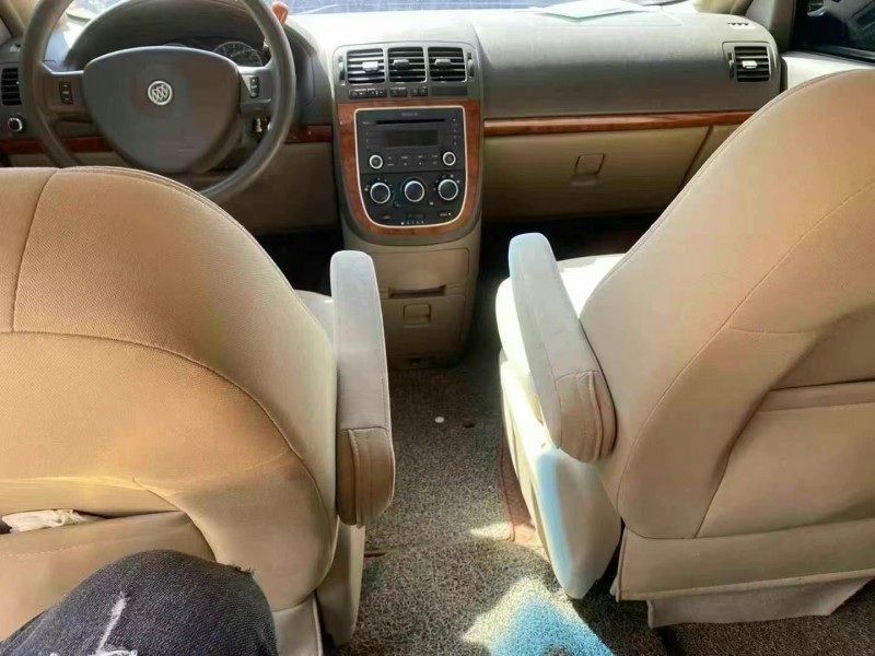 济南19年别克GL84